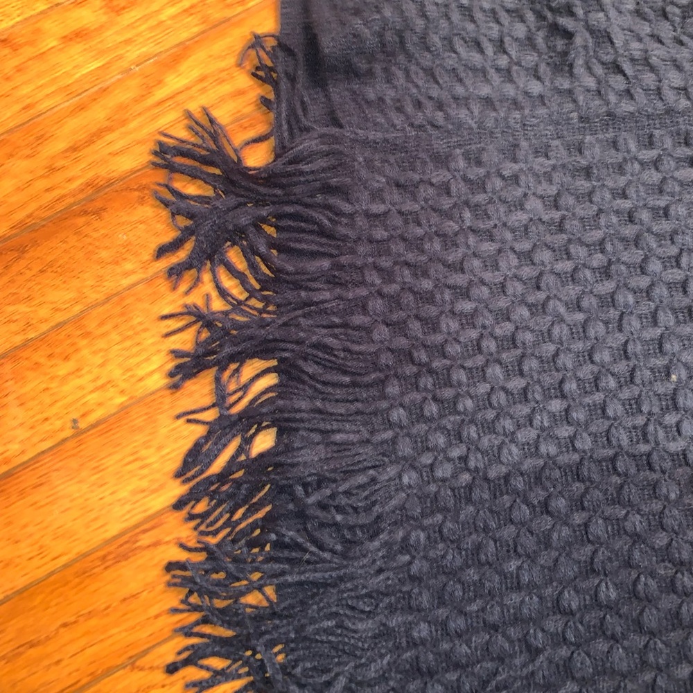 Beautiful hooded poncho - Picture 4 of 6